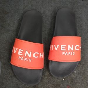Givenchi slides